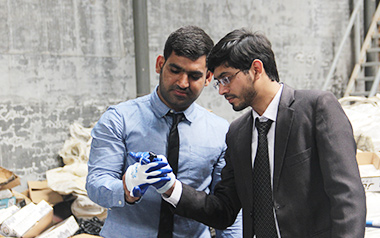 熱烈歡迎巴基斯坦的著名的螺栓進(jìn)口公司來(lái)我工廠參觀