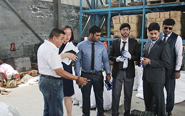 熱烈歡迎巴基斯坦的著名的螺栓進(jìn)口公司來我工廠參觀 熱烈歡迎巴基斯坦的著名的螺栓進(jìn)口公司來我工廠參觀